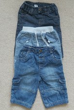 Bébé Garçons 3 Paires de Denim Jeans En Bon État Tailles 0-4 2-4 & 3-6 Mois