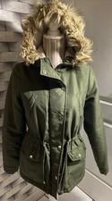 PARKA FEMME VERO MODA TAILLE SMALL COULEUR VERT KAKI AVEC FOURRURE CAPUCHE 