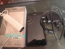 téléphone portable SONY 7;5X15 cm. coque de protection, chargeur et batterie de 