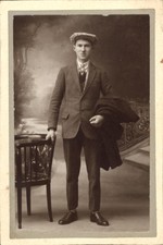 CDV homme identifié Lucien Eugène Audouin casquette costume en pied mode 1900