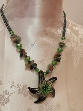 Collier bijou fantaisie perles avec pendentif étoile verre soufflé 27 cm