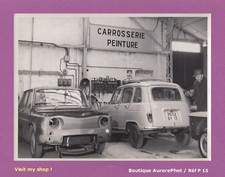 PHOTO VINTAGE VIEIL ATELIER CARROSSERIE PEINTURE RENAULT, VOITURES 4L & R8  -P15