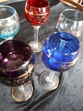 Ensemble de 5 verres à vin vintage  verre Murano couleur  sur pied 