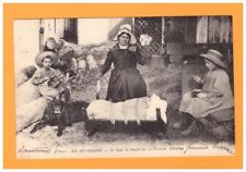 En AUVERGNE (63) ENFANTS à la SOUPE ,grande POUPEE dans BERCEAU & FILEUSE en1925