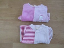 2 PYJAMAS FILLE 1 MOIS GEMO ROSE EN VELOURS TRES BON ETAT