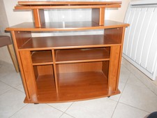 MEUBLE A ETAGERES AVEC SUPPORT TV INDÉPENDANT PIVOTANT SUR ROULETTES 