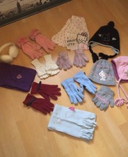 Lot bonnets, écharpes, gants, cache oreilles, Hello Kitty, Charlotte aux fraises