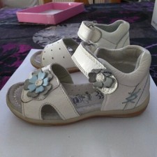 Sandalettes Pieds-nus Fille en Cuir Pointure 24 de la Marque Happy Biz' bon état