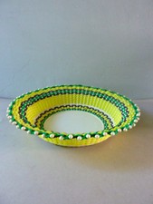 corbeille à fruits, tressage de plastique jaune, vert et noir, vintage années 60