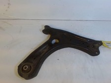 Triangle avant droit VOLKSWAGEN POLO 4 PHASE 2 1.2i - 12V /R:53592546