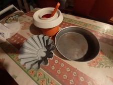 2 moules à gâteaux + préparateur pour pâte