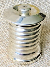 Moulin à poivre en métal argenté