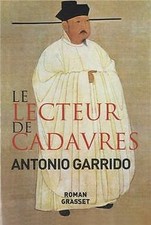 Le lecteur de cadavres: roman - traduit de l'espagnol par ... | Livre | état bon