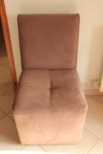 VENDS 4 CHAISSES A ROULETTES DE SALLE A MANGER TRES BON ETAT MATIERE SUEDINE INT