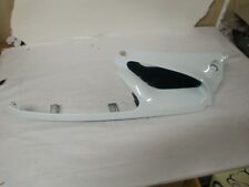 morceau de calandre av droite de Megane 1 ou scenic 1 , 7700834201 (réf 7516 )